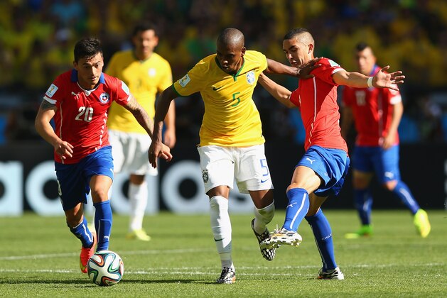 BELO HORIZONTE, BRAZIL - JUNE 28: Charles Aranguiz of Chile controls the ball as Fernandinho of Brazil fights of Felipe Gutierrez during the 2014 FIFA World Cup Brazil round of 16 match between Brazil and Chile at Estadio Mineirao on June 28, 2014 in Belo Horizonte, Brazil. (Photo by Quinn Rooney/Getty Images) BELO HORIZONTE, BRAZIL - JUNE 28: Charles Aranguiz of Chile controls the ball as Fernandinho of Brazil fights of Felipe Gutierrez during the 2014 FIFA World Cup Brazil round of 16 match between Brazil and Chile at Estadio Mineirao on June 28, 2014 in Belo Horizonte, Brazil. (Photo by Quinn Rooney/Getty Images)