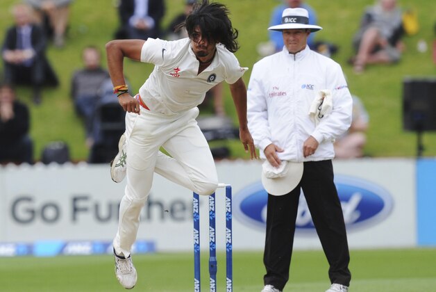 India’s Ishant Sharma bowls against New Zealand on the final day of the second test  at the Basin Reserve in Wellington, New Zealand, Tuesday, Feb. 18, 2014. (AP Photo/SNPA, Ross Setford) NEW ZEALAND OUT