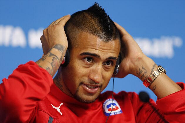 Arturo Vidal of Chile adjusts his headphones during a press conference at the Itaquerao Stadium in Sao Paulo, Brazil, Sunday, June 22, 2014. Chile will play Netherlands in a match that will decide the winner of Group B at the 2014 soccer World Cup. (AP Photo/Wong Maye-E) Arturo Vidal of Chile adjusts his headphones during a press conference at the Itaquerao Stadium in Sao Paulo, Brazil, Sunday, June 22, 2014. Chile will play Netherlands in a match that will decide the winner of Group B at the 2014 soccer World Cup. (AP Photo/Wong Maye-E)