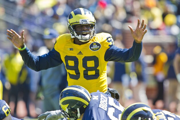 Michigan quarterback Devin Gardner (98) shouts an audible to his offensive line before a snap, during the football team's annual spring game, Saturday, April 5, 2014, in Ann Arbor, Mich. (AP Photo/Tony Ding)
