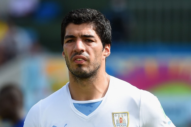 NATAL, BRAZIL - JUNE 24:  Luis Suarez of Uruguay looks on during the 2014 FIFA World Cup Brazil Group D match between Italy and Uruguay at Estadio das Dunas on June 24, 2014 in Natal, Brazil.  (Photo by Claudio Villa/Getty Images)