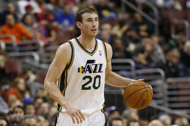 Utah Jazz's Gordon Hayward in action during an NBA basketball game against the Philadelphia 76ers, Saturday, March 8, 2014, in Philadelphia. (AP Photo/Matt Slocum)