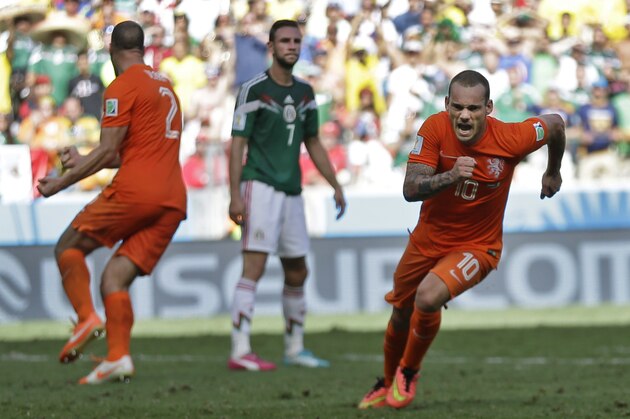 Netherlands' Wesley Sneijder, right, celebrates after scoring his side's first goal during the World Cup round of 16 soccer match between the Netherlands and Mexico at the Arena Castelao in Fortaleza, Brazil, Sunday, June 29, 2014.  (AP Photo/Natacha Pisarenko)