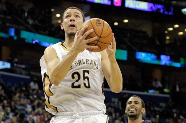 New Orleans Pelicans guard Austin Rivers (25) drives to the hoop against the Memphis Grizzlies in the second half of an NBA basketball game in New Orleans, Wednesday, March 12, 2014. The Grizzlies won 90-88. (AP Photo/Scott Threlkeld)