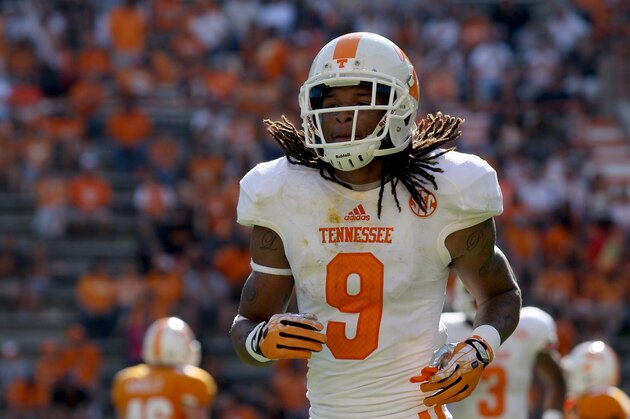 Apr 12, 2014; Knoxville, TN, USA; Tennessee Volunteers wide receiver Von Pearson (9) runs on the field during the spring game at Neyland Stadium. Mandatory Credit: Randy Sartin-USA TODAY Sports Apr 12, 2014; Knoxville, TN, USA; Tennessee Volunteers wide receiver Von Pearson (9) runs on the field during the spring game at Neyland Stadium. Mandatory Credit: Randy Sartin-USA TODAY Sports