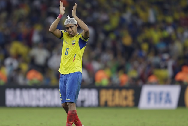 Ecuador's Cristhian Noboa applauds supporters following Ecuador's 0-0 tie with France during the group E World Cup soccer match between Ecuador and France at the Maracana Stadium in Rio de Janeiro, Brazil, Wednesday, June 25, 2014.  (AP Photo/Natacha Pisarenko)