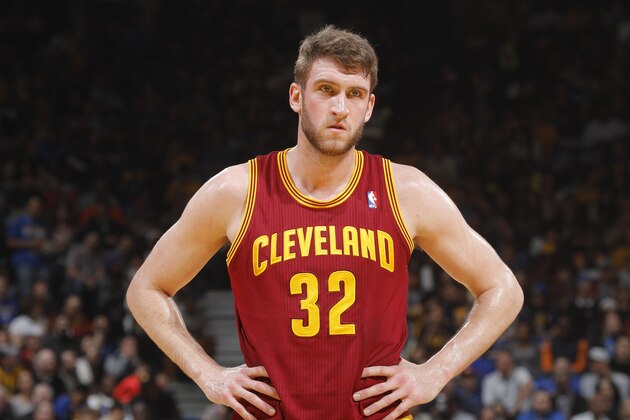 OAKLAND, CA - MARCH 14: Spencer Hawes #32 of the Cleveland Cavaliers in a game against the Golden State Warriors on March 14, 2014 at Oracle Arena in Oakland, California. NOTE TO USER: User expressly acknowledges and agrees that, by downloading and or using this photograph, user is consenting to the terms and conditions of Getty Images License Agreement. Mandatory Copyright Notice: Copyright 2014 NBAE (Photo by Rocky Widner/NBAE via Getty Images)
