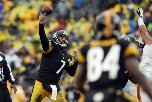 Dec 29, 2013; Pittsburgh, PA, USA; Pittsburgh Steelers quarterback Ben Roethlisberger (7) throws a pass against the Cleveland Browns in the second half at Heinz Field. The Steelers won the game, 20-7. Mandatory Credit: Jason Bridge-USA TODAY Sports