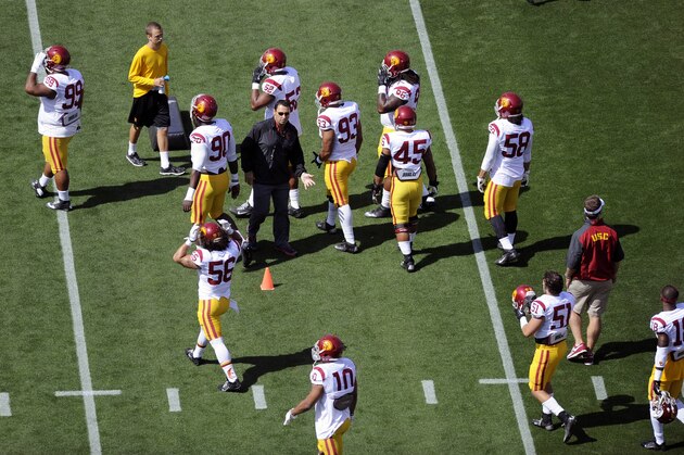 Apr 19, 2014; Los Angeles, CA, USA; Southern California head coach Steve Sarkisian meets the defensive players during the Southern California Spring Game at Los Angeles Memorial Coliseum. Mandatory Credit: Kelvin Kuo-USA TODAY Sports Apr 19, 2014; Los Angeles, CA, USA; Southern California head coach Steve Sarkisian meets the defensive players during the Southern California Spring Game at Los Angeles Memorial Coliseum. Mandatory Credit: Kelvin Kuo-USA TODAY Sports