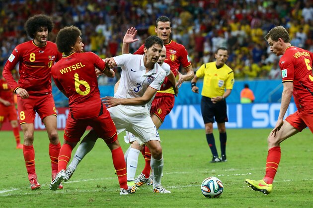 SALVADOR, BRAZIL - JULY 01:  Axel Witsel of Belgium challenges Omar Gonzalez of the United States during the 2014 FIFA World Cup Brazil Round of 16 match between Belgium and the United States at Arena Fonte Nova on July 1, 2014 in Salvador, Brazil.  (Photo by Kevin C. Cox/Getty Images)