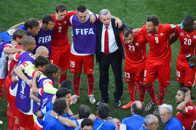 SAO PAULO, BRAZIL - JULY 01:  Head coach Ottmar Hitzfeld of Switzerland speaks to his players in a huddle prior to the start of extra time during the 2014 FIFA World Cup Brazil Round of 16 match between Argentina and Switzerland at Arena de Sao Paulo on July 1, 2014 in Sao Paulo, Brazil.  (Photo by Matthias Hangst/Getty Images)