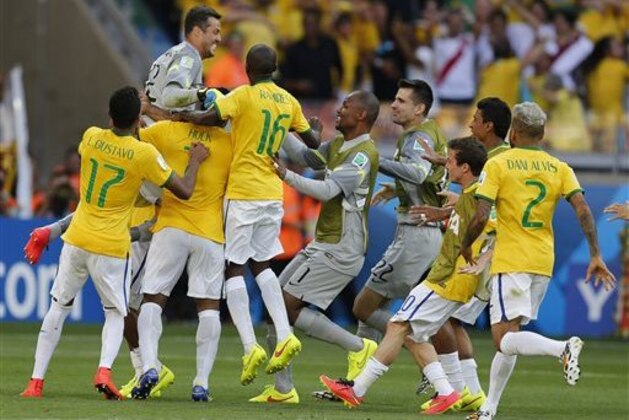 CORRECTS GOALIE NAME TO  JULIO CESAR -Brazil's goalkeeper Julio Cesar celebrates with team mates at the end of the World Cup round of 16 soccer match between Brazil and Chile at the Mineirao Stadium in Belo Horizonte, Brazil, Saturday, June 28, 2014. Brazil won 3-2 on penalties.(AP Photo/Frank Augstein)