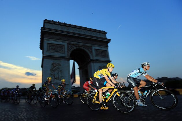 PARIS, FRANCE - JULY 21:  Winner of the 2013 Tour de France, Chris Froome of Great Britain and SKY Procycling rounds the Arc d'Triomphe during the twenty first and final stage of the 2013 Tour de France, a processional 133.5KM road stage ending in an evening race around the Champs-Elysees, on July 21, 2013 in Paris, France.  (Photo by Doug Pensinger/Getty Images)