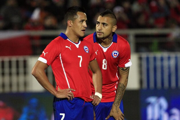 Chile's, Arturo Vidal, right and Alexis Sanchez, talk during an international friendly soccer against Northern Ireland, in Valparaiso, Chile, Wednesday, Jun 4, 2014. (AP Photo/Luis Hidalgo)