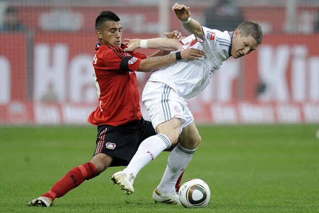 Leverkusen's Arturo Vidal, left, and Munich's Bastian Schweinsteiger challenge for the ball during the German first division Bundesliga soccer match between Bayer Leverkusen and Bayern Munich in Leverkusen, Germany, Saturday, April 10, 2010. (AP Photo/Martin Meissner) *EDS note: German spelling of Munich is Muenchen * **NO MOBILE USE UNTIL 2 HOURS AFTER THE MATCH, WEBSITE USERS ARE OBLIGED TO COMPLY WITH DFL-RESTRICTIONS, SEE INSTRUCTIONS FOR DETAILS **