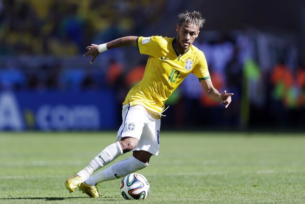 Brazil's Neymar runs with the ball  during the World Cup round of 16 soccer match between Brazil and Chile at the Mineirao Stadium in Belo Horizonte, Brazil, Saturday, June 28, 2014.(AP Photo/Andre Penner)