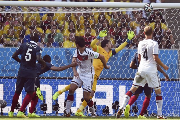 Germany's Mats Hummels, centrer, scores the opening goal during the World Cup quarterfinal soccer match between Germany and France at the Maracana Stadium in Rio de Janeiro, Brazil, Friday, July 4, 2014. (AP Photo/Martin Meissner)