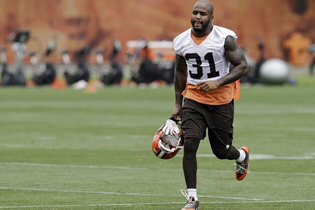 Cleveland Browns defensive back Donte Whitner runs off the field after a mandatory minicamp practice at the NFL football team's facility in Berea, Ohio Thursday, June 12, 2014. (AP Photo/Mark Duncan)
