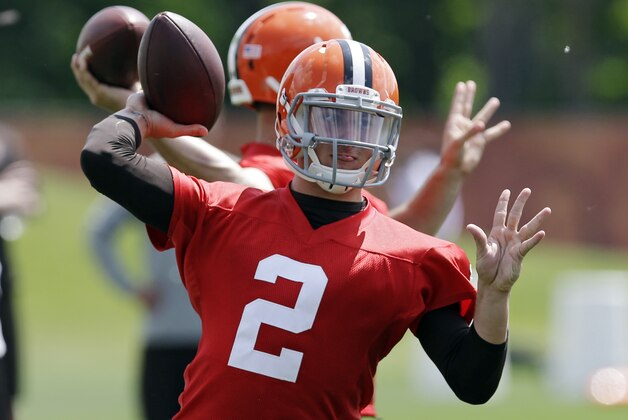 Cleveland Browns quarterback Johnny Manziel (2) passes during organized team activities at the NFL football team's facility in Berea, Ohio Tuesday, June 3, 2014. (AP Photo/Mark Duncan)