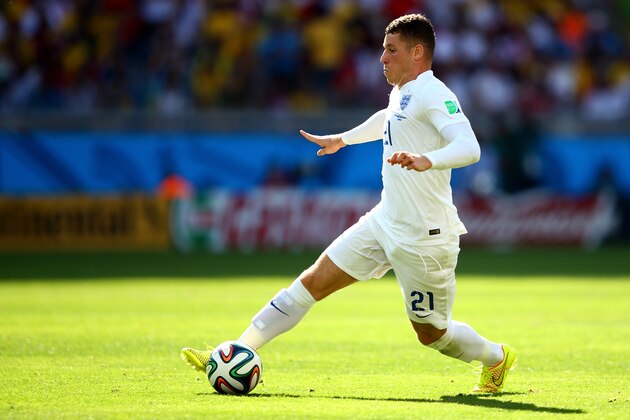 BELO HORIZONTE, BRAZIL - JUNE 24: Ross Barkley of England controls the ball during the 2014 FIFA World Cup Brazil Group D match between Costa Rica and England at Estadio Mineirao on June 24, 2014 in Belo Horizonte, Brazil.  (Photo by Richard Heathcote/Getty Images)