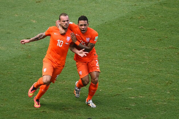FORTALEZA, BRAZIL - JUNE 29:  Wesley Sneijder of the Netherlands (L) celebrates scoring his team's first goal with Memphis Depayduring the 2014 FIFA World Cup Brazil Round of 16 match between Netherlands and Mexico at Castelao on June 29, 2014 in Fortaleza, Brazil.  (Photo by Jamie McDonald/Getty Images)