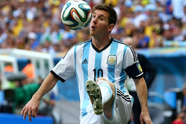 BRASILIA, BRAZIL - JULY 05: Lionel Messi of Argentina controls the ball during the 2014 FIFA World Cup Brazil Quarter Final match between Argentina and Belgium at Estadio Nacional on July 5, 2014 in Brasilia, Brazil.  (Photo by Ronald Martinez/Getty Images)