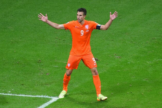 SALVADOR, BRAZIL - JULY 05: Robin van Persie of the Netherlands reacts during the 2014 FIFA World Cup Brazil Quarter Final match between the Netherlands and Costa Rica at Arena Fonte Nova on July 5, 2014 in Salvador, Brazil. (Photo by Laurence Griffiths/Getty Images) SALVADOR, BRAZIL - JULY 05: Robin van Persie of the Netherlands reacts during the 2014 FIFA World Cup Brazil Quarter Final match between the Netherlands and Costa Rica at Arena Fonte Nova on July 5, 2014 in Salvador, Brazil. (Photo by Laurence Griffiths/Getty Images)