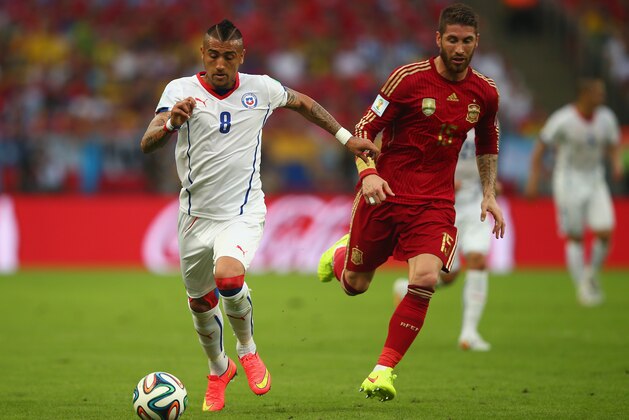 RIO DE JANEIRO, BRAZIL - JUNE 18: Arturo Vidal of Chile controls the ball against Sergio Ramos of Spain during the 2014 FIFA World Cup Brazil Group B match between Spain and Chile at Maracana on June 18, 2014 in Rio de Janeiro, Brazil.  (Photo by Clive Rose/Getty Images)