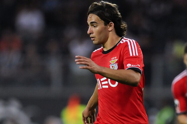 In this picture taken Sunday, Sept. 22, 2013 Benfica's Lazar Markovic, from Serbia, seen in action against Vitoria Guimaraes in a Portuguese League soccer match at D. Afonso Henrique stadium in Guimaraes, Portugal. Benfica won 1-0.(AP Photo/Paulo Duarte)