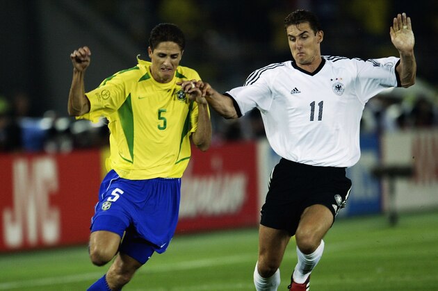 YOKOHAMA - JUNE 30:  Edmilson of Brazil takes on Miroslav Klose of Germany during the Germany v Brazil, World Cup Final match played at the International Stadium Yokohama in Yokohama, Japan on June 30, 2002. Brazil won 2-0. (Photo by David Cannon/Getty Images)