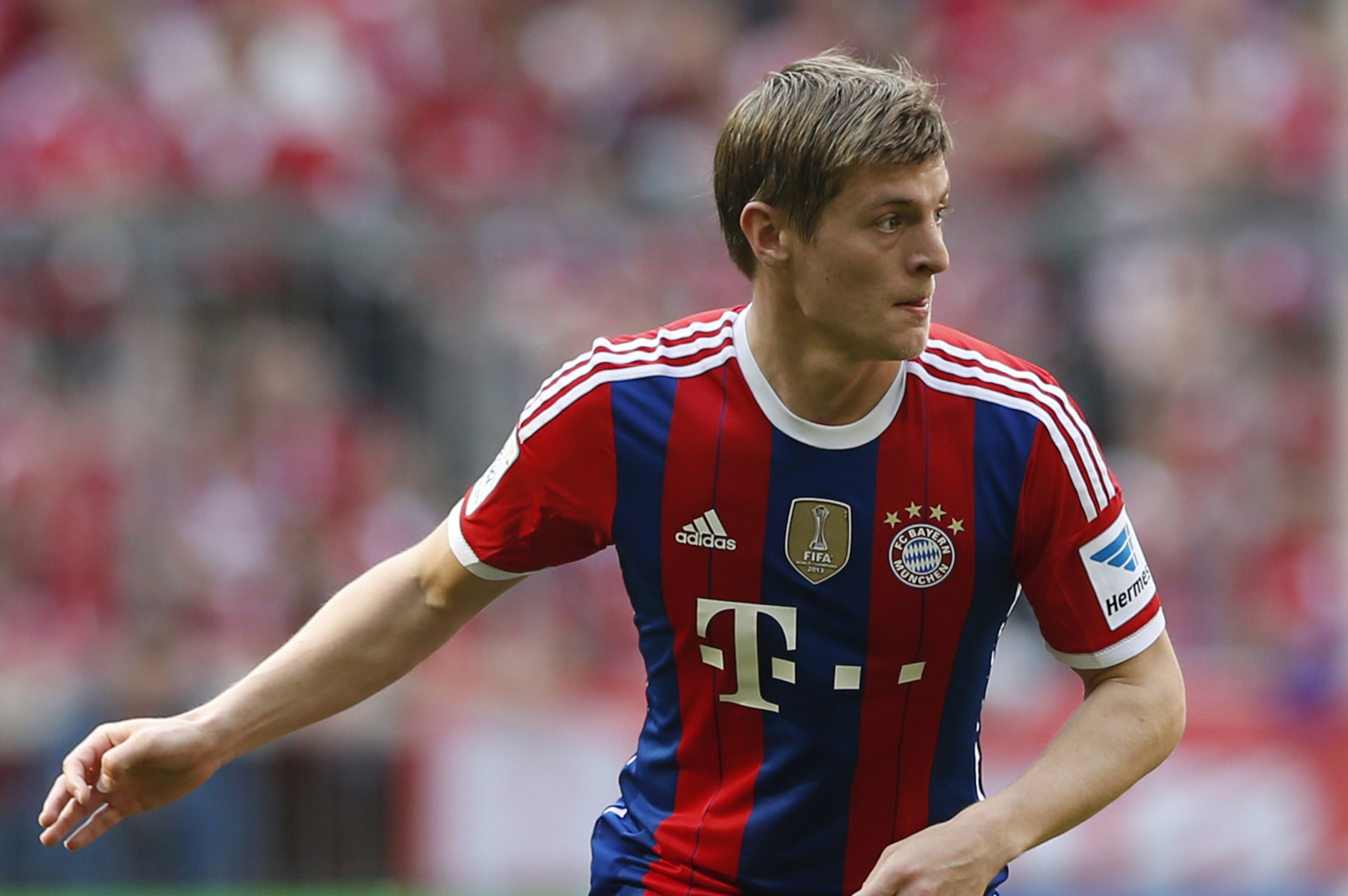 Bayern's Toni Kroos watches his team mates during the German first division Bundesliga soccer match between FC Bayern Munich and VfB Stuttgart, in Munich, southern Germany, Saturday, May 10, 2014. (AP Photo/Matthias Schrader)