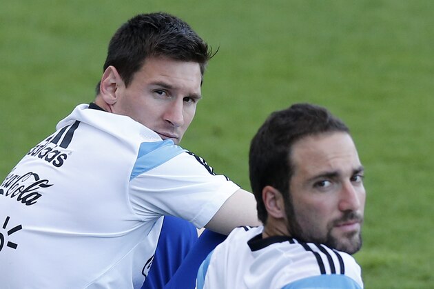 Argentina's Lionel Messi, left, sits next to teammate Gonzalo Higuain during a training session in Vespesiano, near Belo Horizonte, Brazil, Sunday, July 6, 2014. Argentina will face Netherlands on their semifinal match of the 2014 World Cup soccer tournament on July 9 in Sao Paulo.(AP Photo/Victor R. Caivano)
