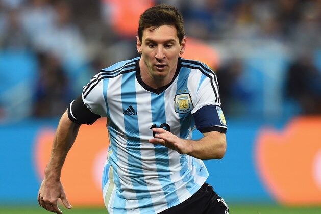 SAO PAULO, BRAZIL - JULY 09:  Lionel Messi of Argentina controls the ball during the 2014 FIFA World Cup Brazil Semi Final match between the Netherlands and Argentina at Arena de Sao Paulo on July 9, 2014 in Sao Paulo, Brazil.  (Photo by Matthias Hangst/Getty Images)