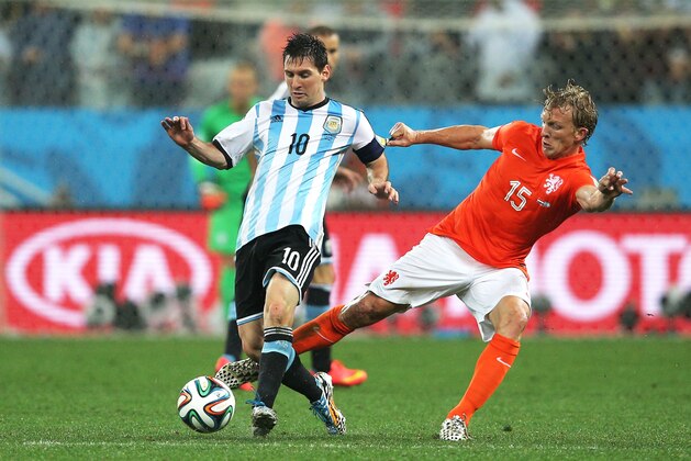 SAO PAULO, BRAZIL - JULY 09: Lionel Messi of Argentina is tackled by Dirk Kuyt of the Netherlands during the 2014 FIFA World Cup Brazil Semi Final match between the Netherlands and Argentina at Arena de Sao Paulo on July 9, 2014 in Sao Paulo, Brazil.  (Photo by Dean Mouhtaropoulos/Getty Images)