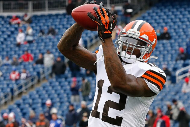 FOXBORO, MA - DECEMBER 8:  Josh Gordon #12 of the Cleveland Browns catches a pass before a game with the New England Patriots at Gillette Stadium on December 8, 2013 in Foxboro, Massachusetts. (Photo by Jim Rogash/Getty Images)