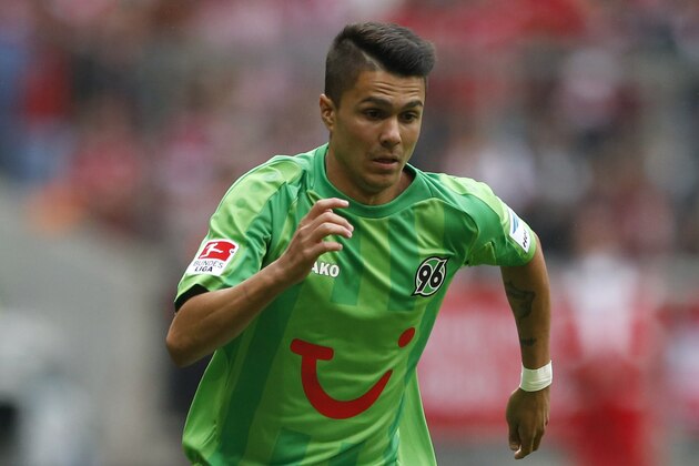 Hannover's Leonardo Bittencourt controls the ball challenge for the ball during the German first division Bundesliga soccer match between FC Bayern Munich and Hannover 96, in Munich, southern Germany, Saturday, Sept. 14, 2013. (AP Photo/Matthias Schrader)