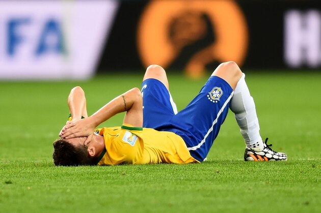 BELO HORIZONTE, BRAZIL - JULY 08:  Oscar of Brazil shows his dejection after the 2014 FIFA World Cup Brazil Semi Final match between Brazil and Germany at Estadio Mineirao on July 8, 2014 in Belo Horizonte, Brazil.  (Photo by Buda Mendes/Getty Images)