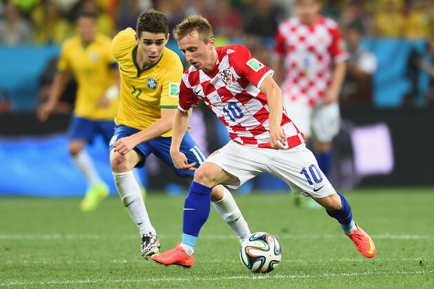 SAO PAULO, BRAZIL - JUNE 12:  Luka Modric of Croatia controls the ball against Oscar of Brazil during the 2014 FIFA World Cup Brazil Group A match between Brazil and Croatia at Arena de Sao Paulo on June 12, 2014 in Sao Paulo, Brazil.  (Photo by Buda Mendes/Getty Images)