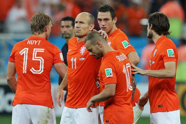SAO PAULO, BRAZIL - JULY 09:  Wesley Sneijder and Arjen Robben of the Netherlands react with teammates after being defeated in a penalty shootout by Argentina during the 2014 FIFA World Cup Brazil Semi Final match between the Netherlands and Argentina at Arena de Sao Paulo on July 9, 2014 in Sao Paulo, Brazil.  (Photo by Dean Mouhtaropoulos/Getty Images)