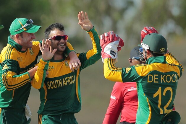 South African bowler Jean-Paul Duminy, center, celebrates the dismissal of Sri Lankan batsman Lahiru Thirimanne with teammates during the third one-day international cricket match between Sri Lanka and South Africa in Sooriyawewa, Sri Lanka, Saturday, July 12, 2014. (AP Photo/Eranga Jayawardena)