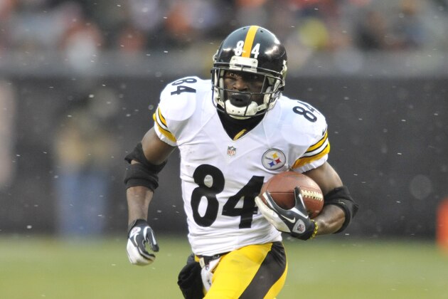 Pittsburgh Steelers wide receiver Antonio Brown runs the ball during an NFL football game against the Cleveland Browns Sunday, Nov. 24, 2013, in Cleveland. Pittsburgh won the game 27-11. (AP Photo/David Richard)