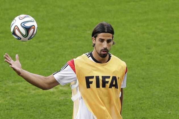 German national soccer player Sami Khedira joggles a ball during an official training session one day before the World Cup semifinal soccer match between Brazil and Germany at the Mineirao Stadium in Belo Horizonte, Brazil, Monday, July 7, 2014. (AP Photo/Matthias Schrader)