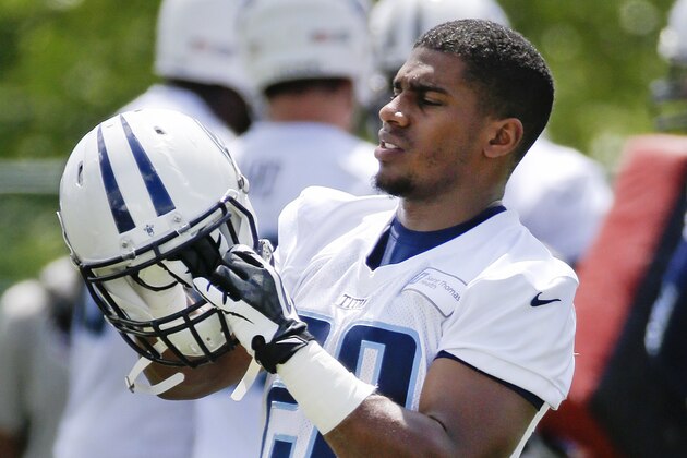 Tennessee Titans running back Bishop Sankey (20) puts on his helmet during NFL football practice Thursday, June 12, 2014, in Nashville, Tenn. Rookie Sankey finally joined the Titans' offseason program just in time for their final organized team activity. The second-round pick from Washington couldn't stay with the team until he wrapped up his exams. (AP Photo/Mark Humphrey)