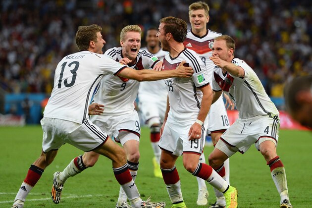 RIO DE JANEIRO, BRAZIL - JULY 13:  Mario Goetze of Germany (C) celebrates scoring his team's first goal in extra time with teammates Thomas Mueller, Andre Schuerrle, Toni Kroos and Benedikt Hoewedes during the 2014 FIFA World Cup Brazil Final match between Germany and Argentina at Maracana on July 13, 2014 in Rio de Janeiro, Brazil.  (Photo by Jamie McDonald/Getty Images)