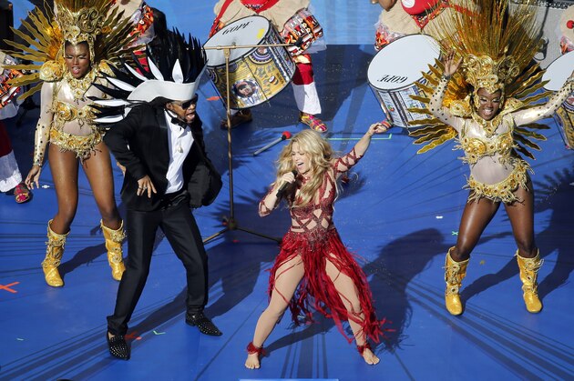 Shakira performs during the closing ceremony for the soccer World Cup  at the Maracana Stadium in Rio de Janeiro, Brazil, Sunday, July 13, 2014. (AP Photo/Fabrizio Bensch, Pool)