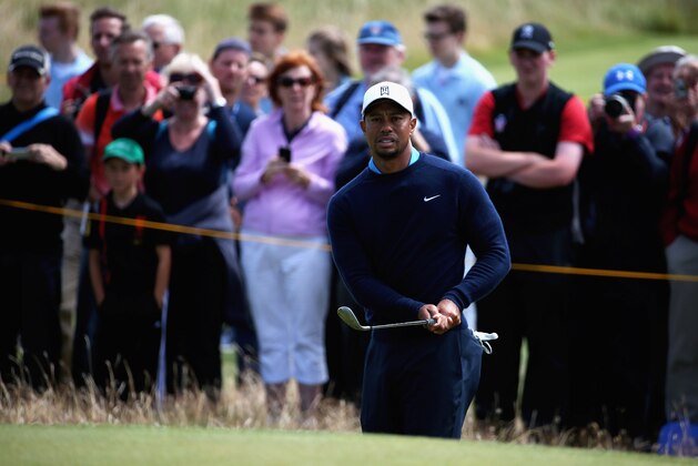 HOYLAKE, ENGLAND - JULY 13:  Tiger Woods of the USA chips onto the 6th green during a practice round ahead of the 143rd Open Championship at Royal Liverpool on July 13, 2014 in Hoylake, England.  (Photo by Matthew Lewis/Getty Images)