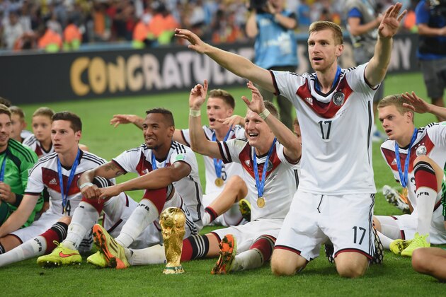 RIO DE JANEIRO, BRAZIL - JULY 13:  Per Mertesacker of Germany and teammates celebrate with the World Cup trophy after defeating Argentina 1-0 in the 2014 FIFA World Cup Brazil Final match between Germany and Argentina at Maracana on July 13, 2014 in Rio de Janeiro, Brazil.  (Photo by Matthias Hangst/Getty Images)
