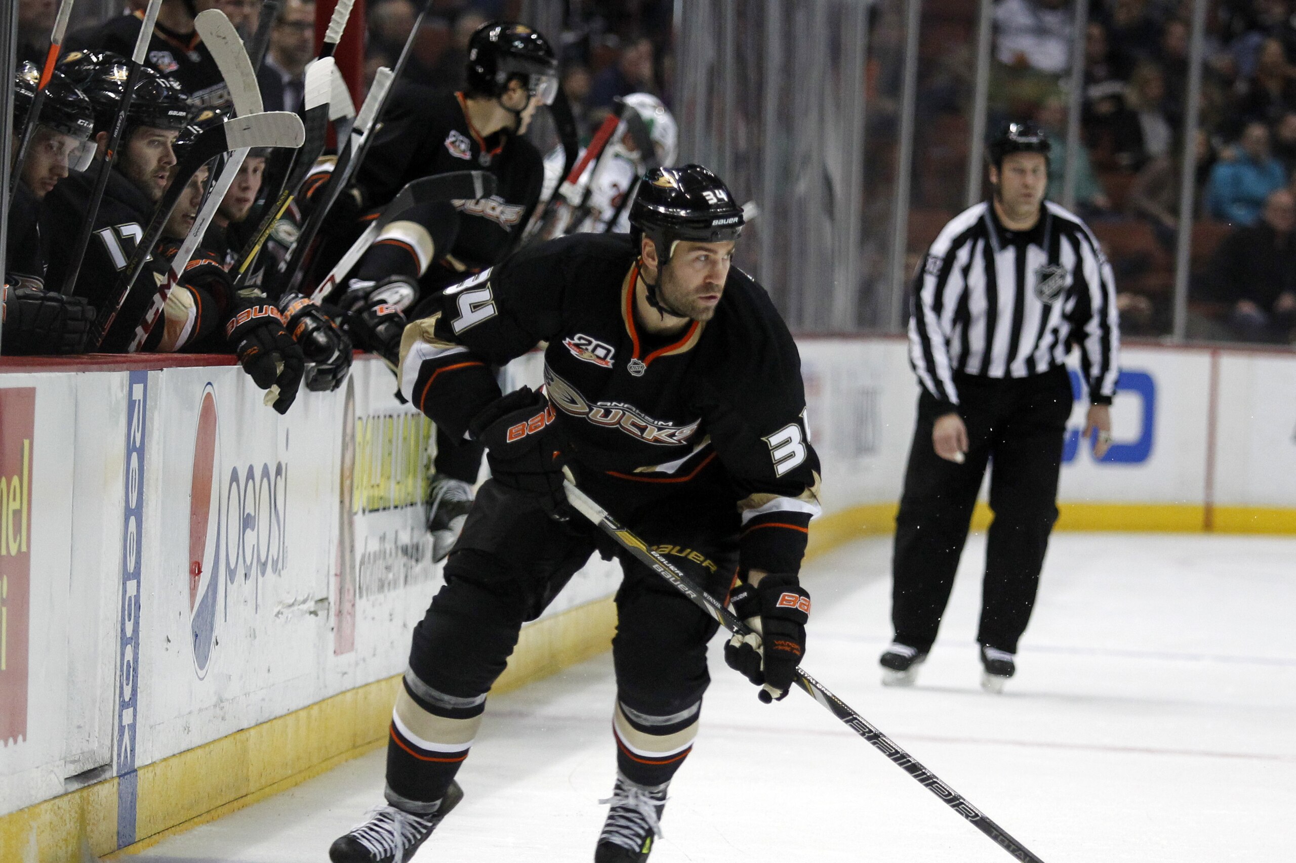 Anaheim Ducks right wing Daniel Winnik (34) handles the puck in the second period of an NHL hockey game against Minnesota Wild Wednesday, Dec. 11, 2013 in Anaheim, Calif.   (AP Photo/Alex Gallardo)