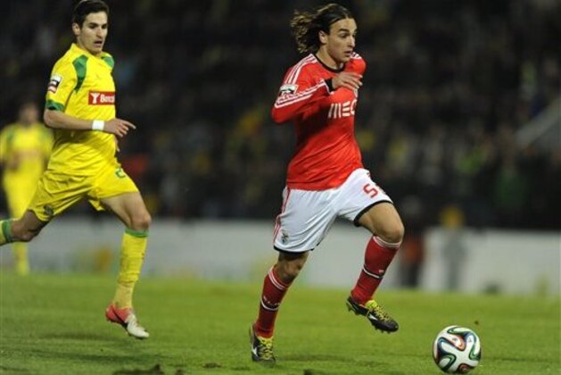 CORRECTS NAME OF PLAYER - Benfica's Lazar Markovic, from Serbia, drives the ball past Pacos Ferreira's Helder Lopes, left, to score his team second goal in a Portuguese League soccer match at Mata Real stadium in Pacos de Ferreira, northern Portugal, Sunday, Feb. 16, 2014. (AP Photo/Paulo Duarte)