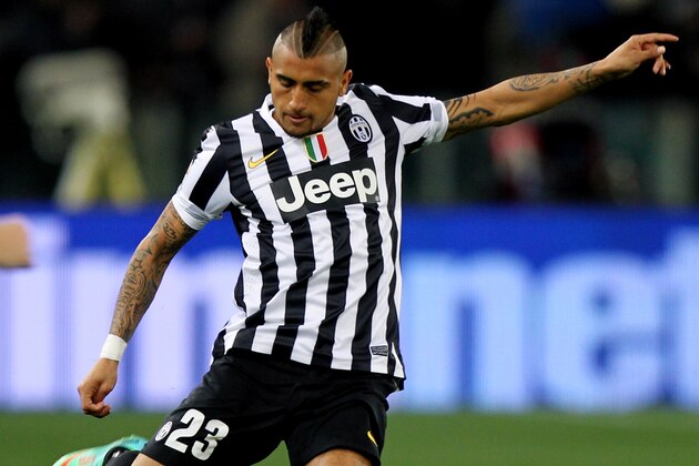 ROME, ITALY - JANUARY 25:  Arturo Vidal of Juventus in action during the Serie A match between S.S. Lazio and Juventus at Stadio Olimpico on January 25, 2014 in Rome, Italy.  (Photo by Paolo Bruno/Getty Images)